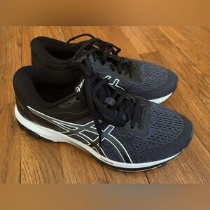 Like new only worn inside.  Little too big for me. 8W